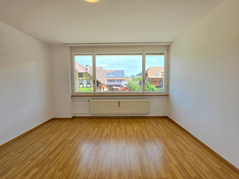 Gemütliche 4-Zimmer-Wohnung mit Balkon und Aussicht auf die Emme! (10)