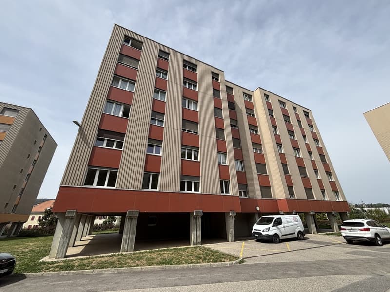 Appartement 3 pièces lumineux avec balcon et vue à La Chaux-de-Fonds (1)