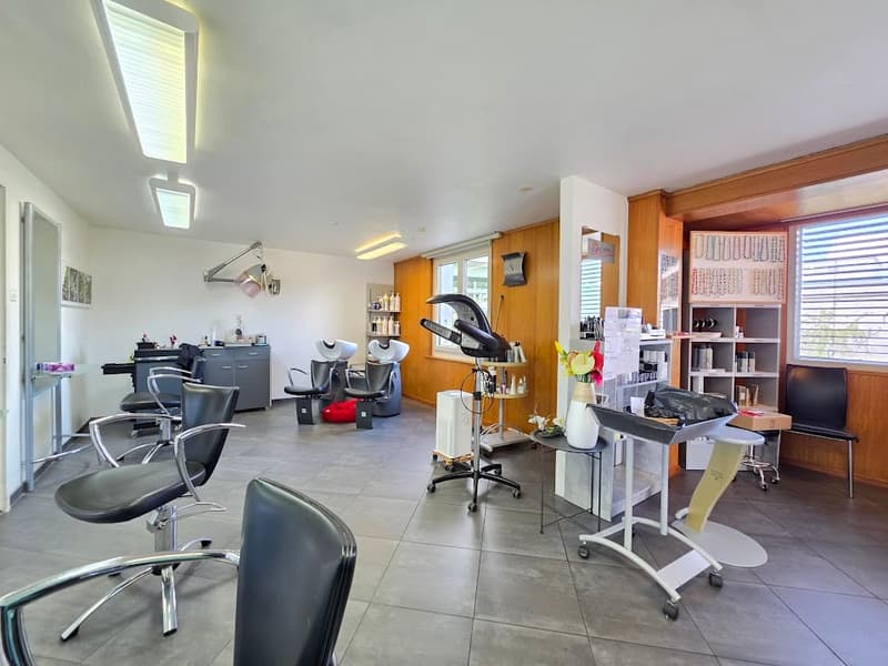 Attraktives Gewerbelokal für Coiffeur oder Detailhandel zu vermieten! (2)