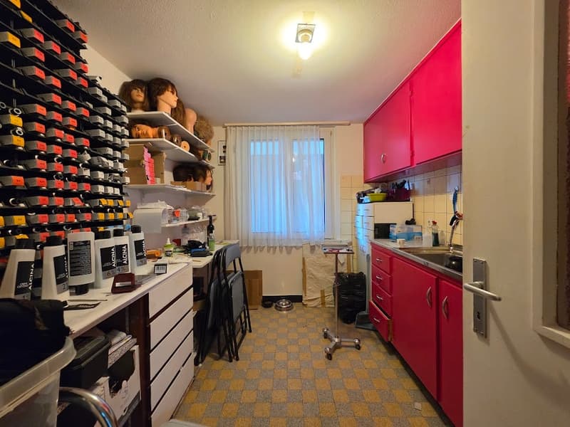 Attraktives Gewerbelokal für Coiffeur oder Detailhandel zu vermieten! (4)