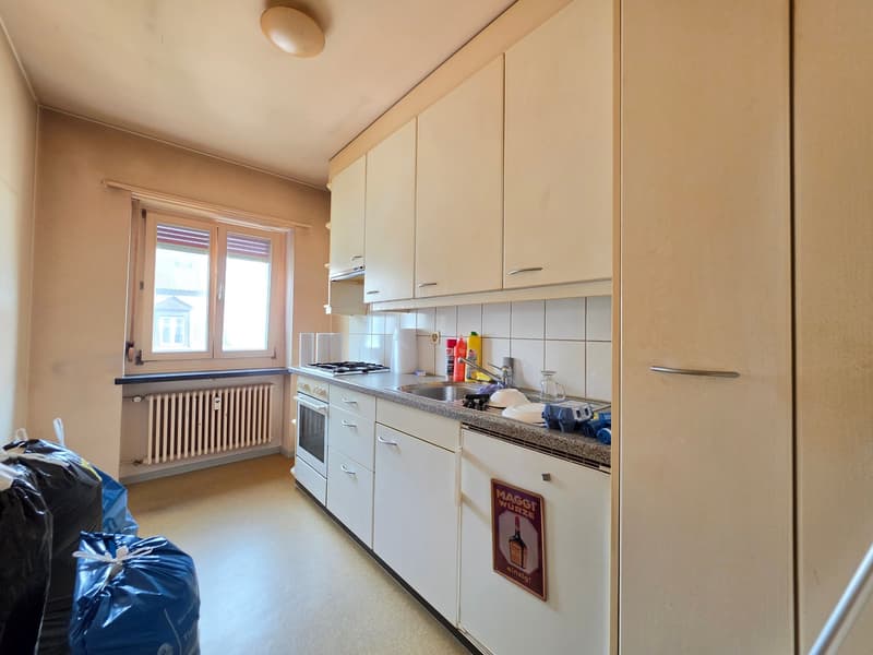Grosszügige, helle 2-Zimmer-Wohnung, an zentrale Wohnlage (4)
