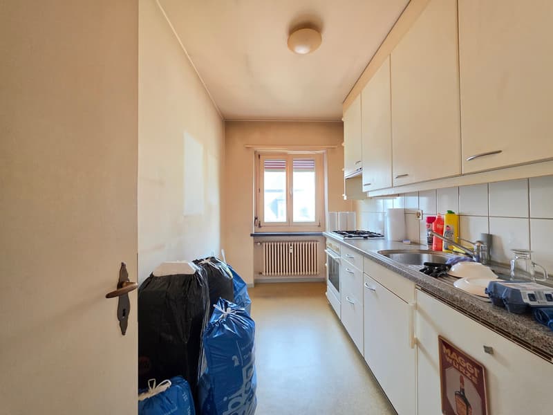 Grosszügige, helle 2-Zimmer-Wohnung, an zentrale Wohnlage (5)