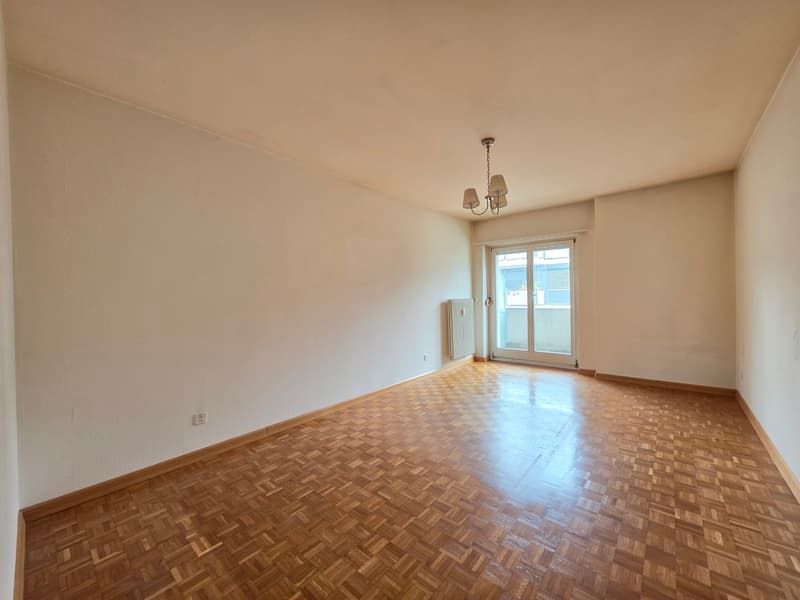 Grosszügige, helle 2-Zimmer-Wohnung, an zentrale Wohnlage (11)