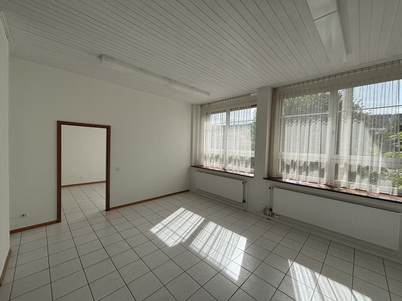 À LOUER – Local commercial / bureaux avec excellente situation à Tramelan (14)