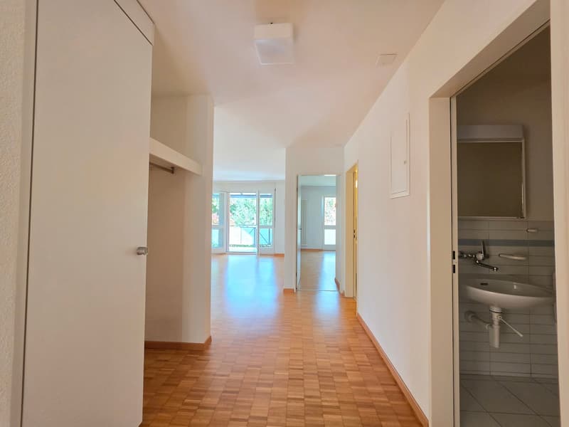 Gut gepflegte 4.5 Zimmerwohnung mit Balkon und schöner Aussicht! (15)