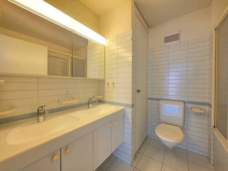 Gut gepflegte 4.5 Zimmerwohnung mit Balkon und schöner Aussicht! (6)