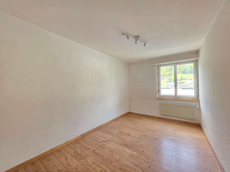 Helle 3.5-Zimmer-Wohnung mit Balkon und Aussicht in Thusis (11)