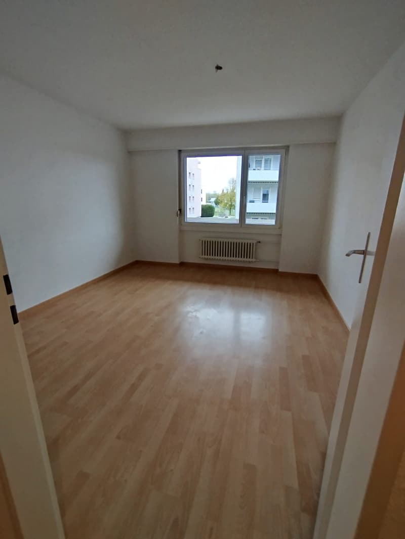 Gepflegte und grosszügige 3.5 Zwg per sofort zu vermieten (5)