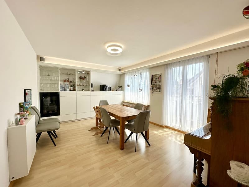 Charmant appartement 4 pièces dans un immeuble ancien avec balcon à Zürich-Oerlikon (3)