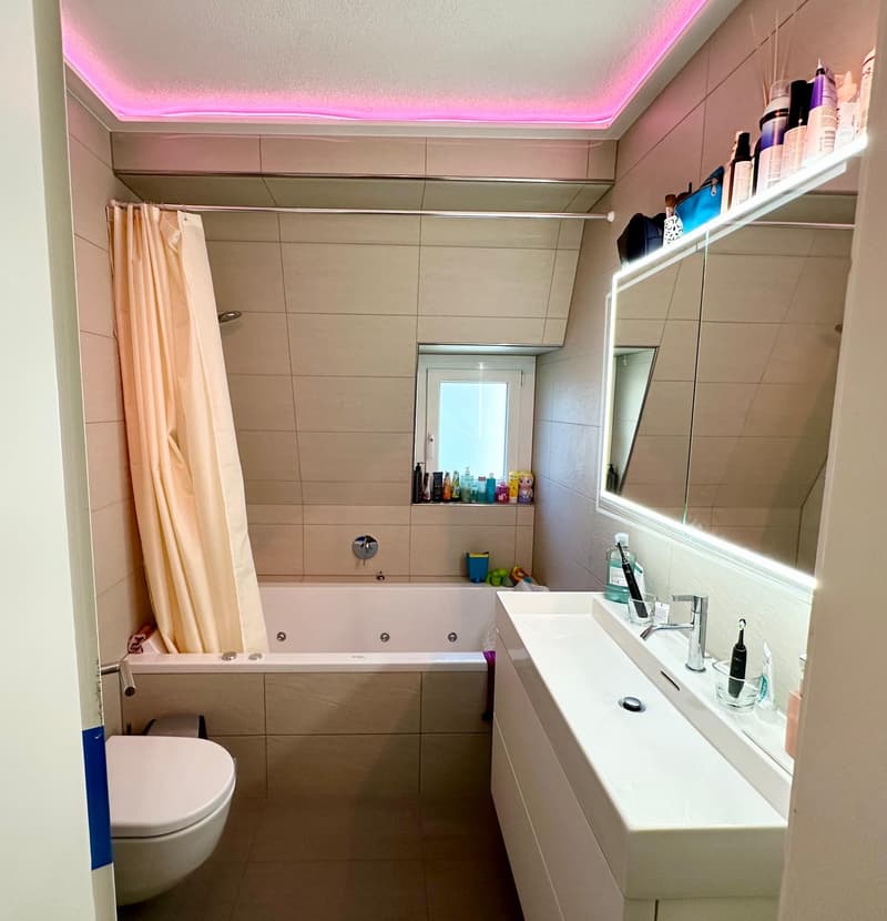 Stilvolle 4-Zimmer-Altbauwohnung mit Balkon in Zürich-Oerlikon (11)