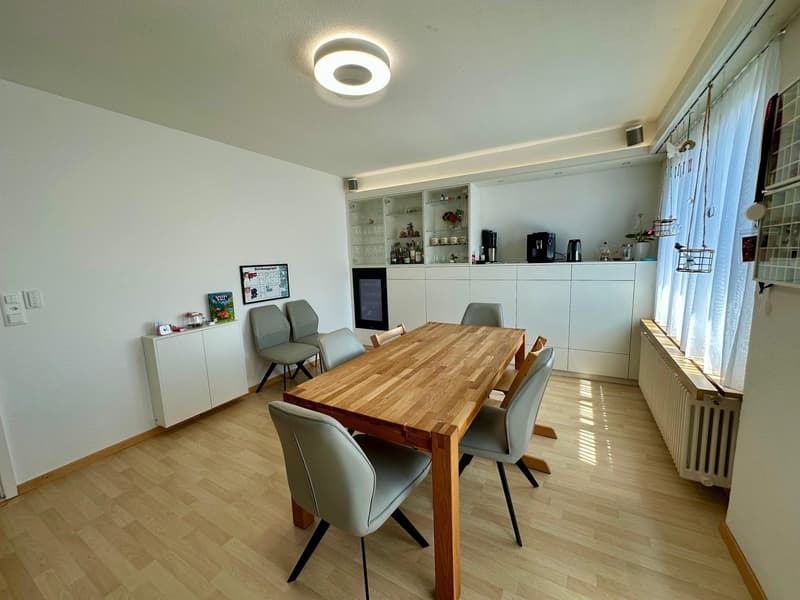 Grosszügige 4-Zimmer-Altbauwohnung in Zürich-Oerlikon (2)