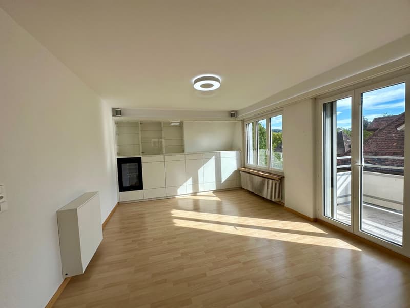 Wunderbare 4 Zimmer-Wohnung mit Cheminée und Balkon – in Oerlikon (1)
