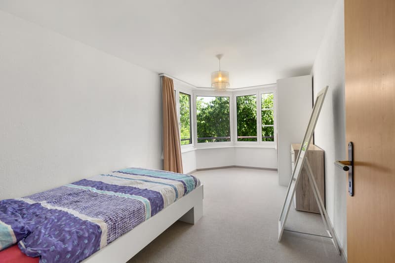 Zimmer mit Teppichboden