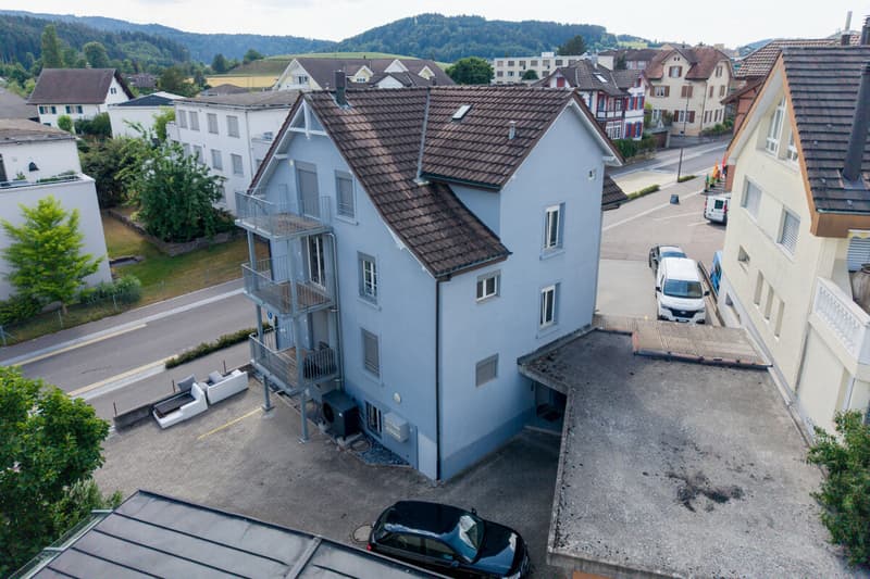 Vollvermietetes MFH mit Gewerbefläche