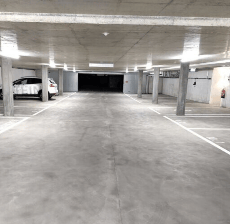 Place de parking dans garage dans un immeuble moderne à Obfelden (5)
