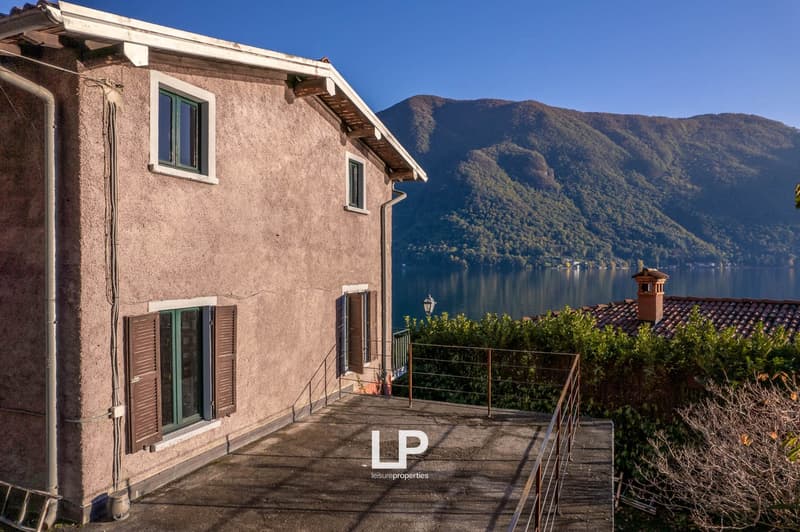 Villa in Valsolda directly on the lake (11)