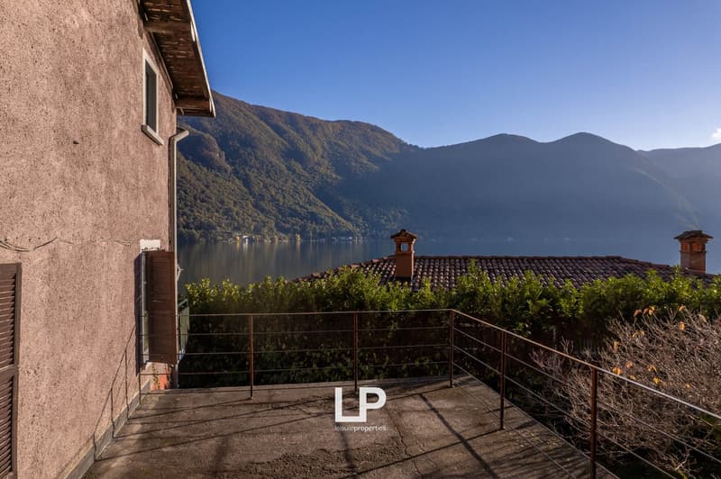 Villa in Valsolda directly on the lake (12)