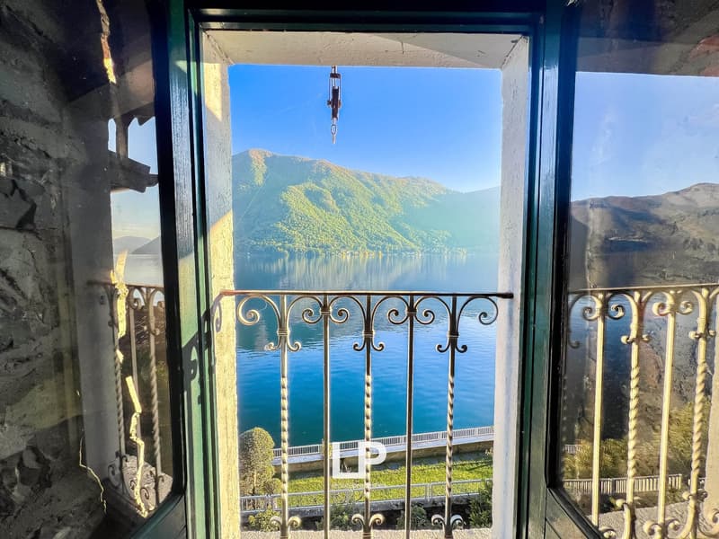 Villa in Valsolda directly on the lake (27)