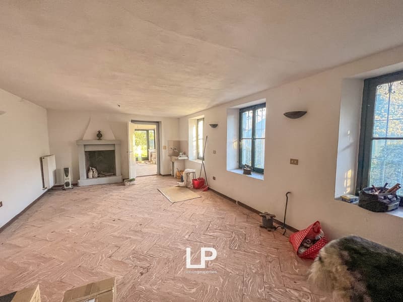 Villa in Valsolda directly on the lake (17)