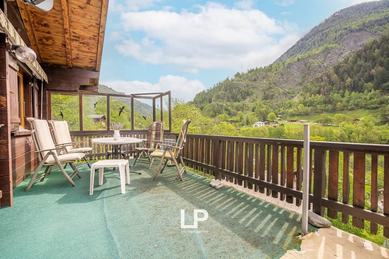 Chalet Castanea is a 5-bedroom chalet in the heart of Mörel-Filet's green nature. (4)