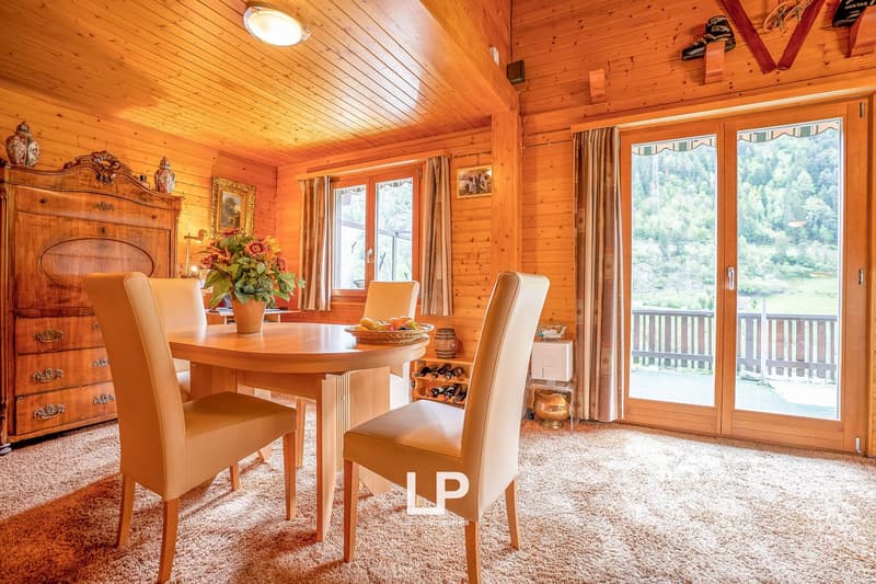 Chalet Castanea is a 5-bedroom chalet in the heart of Mörel-Filet's green nature. (9)