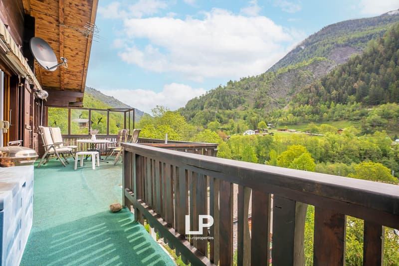 Chalet Castanea is a 5-bedroom chalet in the heart of Mörel-Filet's green nature. (28)