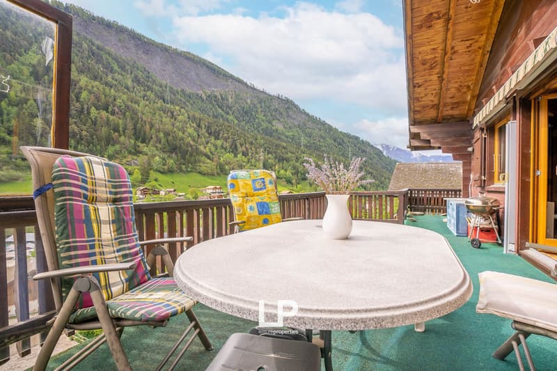 Chalet Castanea is a 5-bedroom chalet in the heart of Mörel-Filet's green nature. (5)