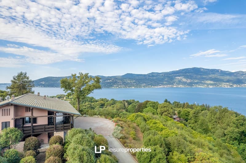 Villa avec vue panoramique à 180° sur le lac Majeur à Laveno (2)