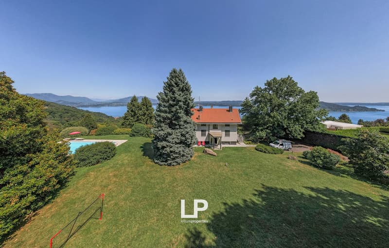Single-family house with stunning lake view, swimming pool, large garden, two terraces