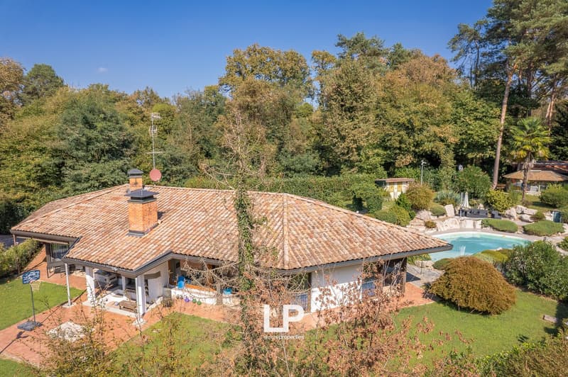 Detached villa, 4 bedrooms, 3 bathrooms, swimming pool, large terrace, garden