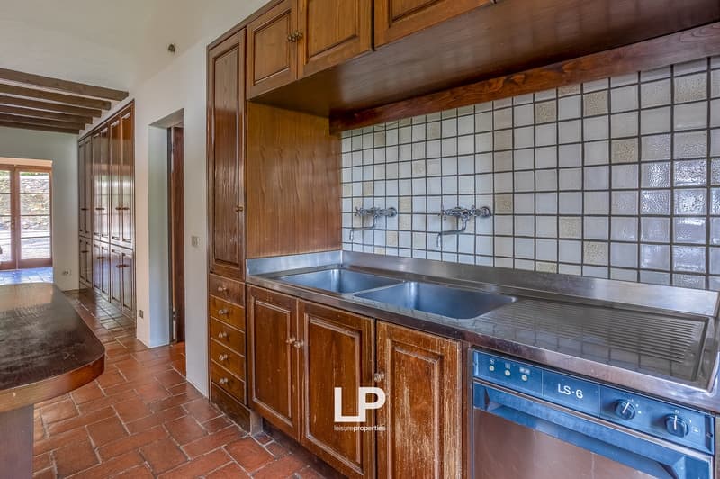 wooden cabinets, tiled backsplash, stainless steel sink, stove, dishwasher, countertop