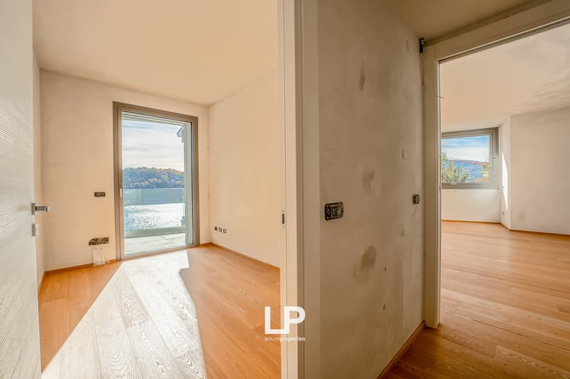 empty room, hardwood floors, glass sliding door, view of the lake and mountains