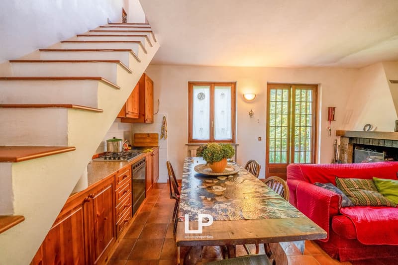 Detached property with lake view, surrounded by plenty of greenery in Massino Visconti (23)