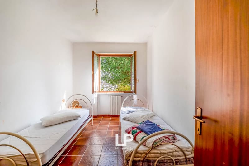 Detached property with lake view, surrounded by plenty of greenery in Massino Visconti (17)