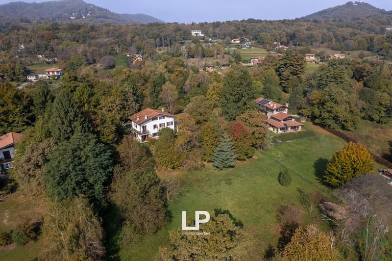 Detached property with lake view, surrounded by plenty of greenery in Massino Visconti (3)