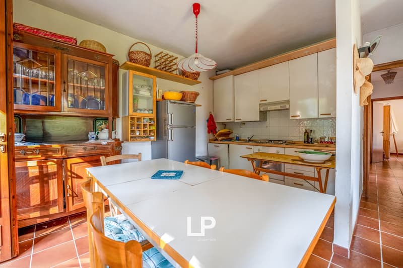 Detached property with lake view, surrounded by plenty of greenery in Massino Visconti (14)