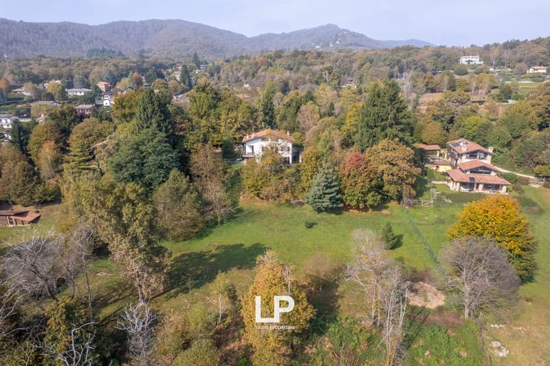 Detached property with lake view, surrounded by plenty of greenery in Massino Visconti (4)