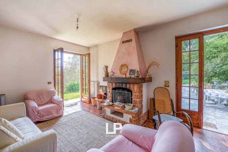 Detached property with lake view, surrounded by plenty of greenery in Massino Visconti (15)