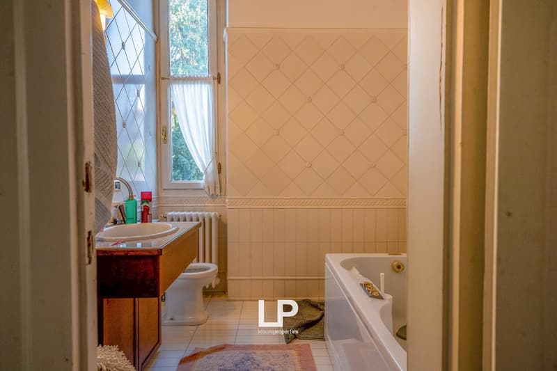 Historic Villa in Varese (58)