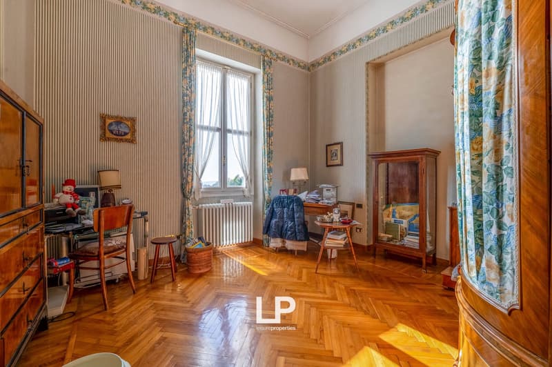 Historic Villa in Varese (53)