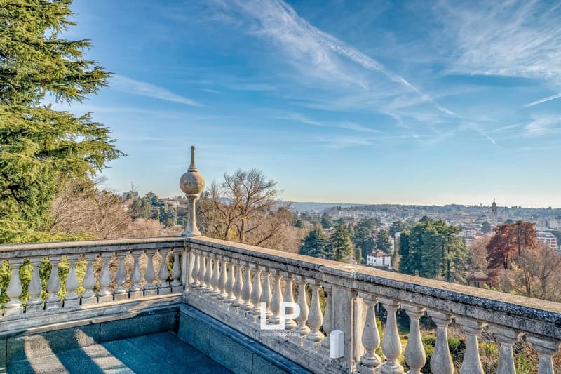 Historic Villa in Varese (61)
