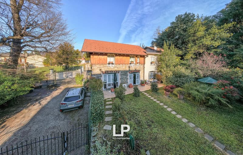 Historic Villa in Varese (74)