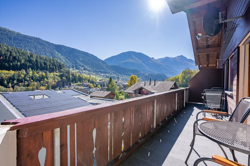 Spacious duplex apartment with 5 bedrooms, sun balconies, and two parking spaces (7)