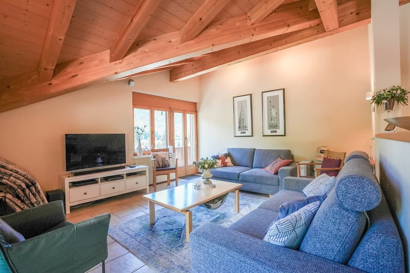 Spacious duplex apartment with 5 bedrooms, sun balconies, and two parking spaces (5)