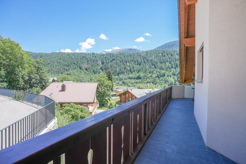 Spacious duplex apartment with 5 bedrooms, sun balconies, and two parking spaces (11)