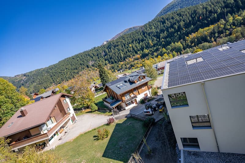 Spacious duplex apartment with 5 bedrooms, sun balconies, and two parking spaces (21)