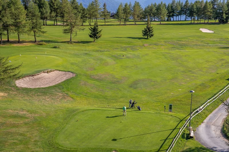 Authentic attic apartment with a view of the golf course and high ceilings (8)