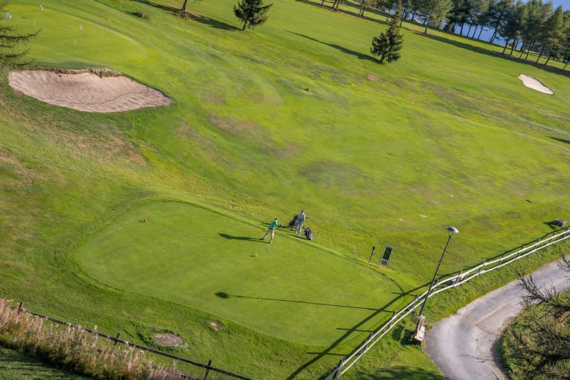 Authentic attic apartment with a view of the golf course and high ceilings (9)