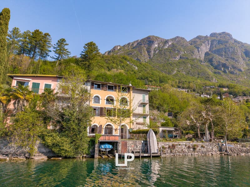 House on the lake, 3 floors, balcony, mountain view