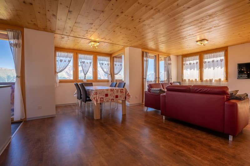 Grosszügige Ferienwohnung mit drei Balkonen im Herzen der Bettmeralp (5)